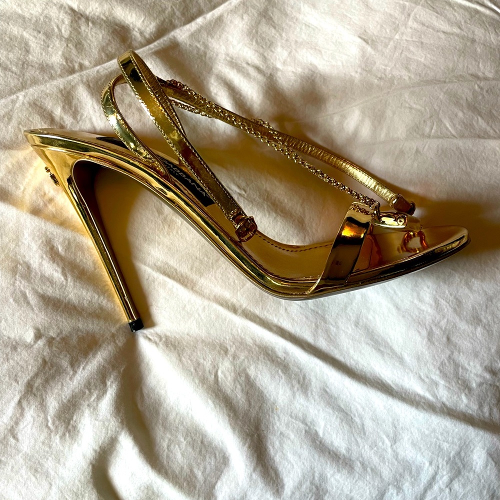 New Dolce Gabbana calfskin gold Kiera Sandal. Worn once.